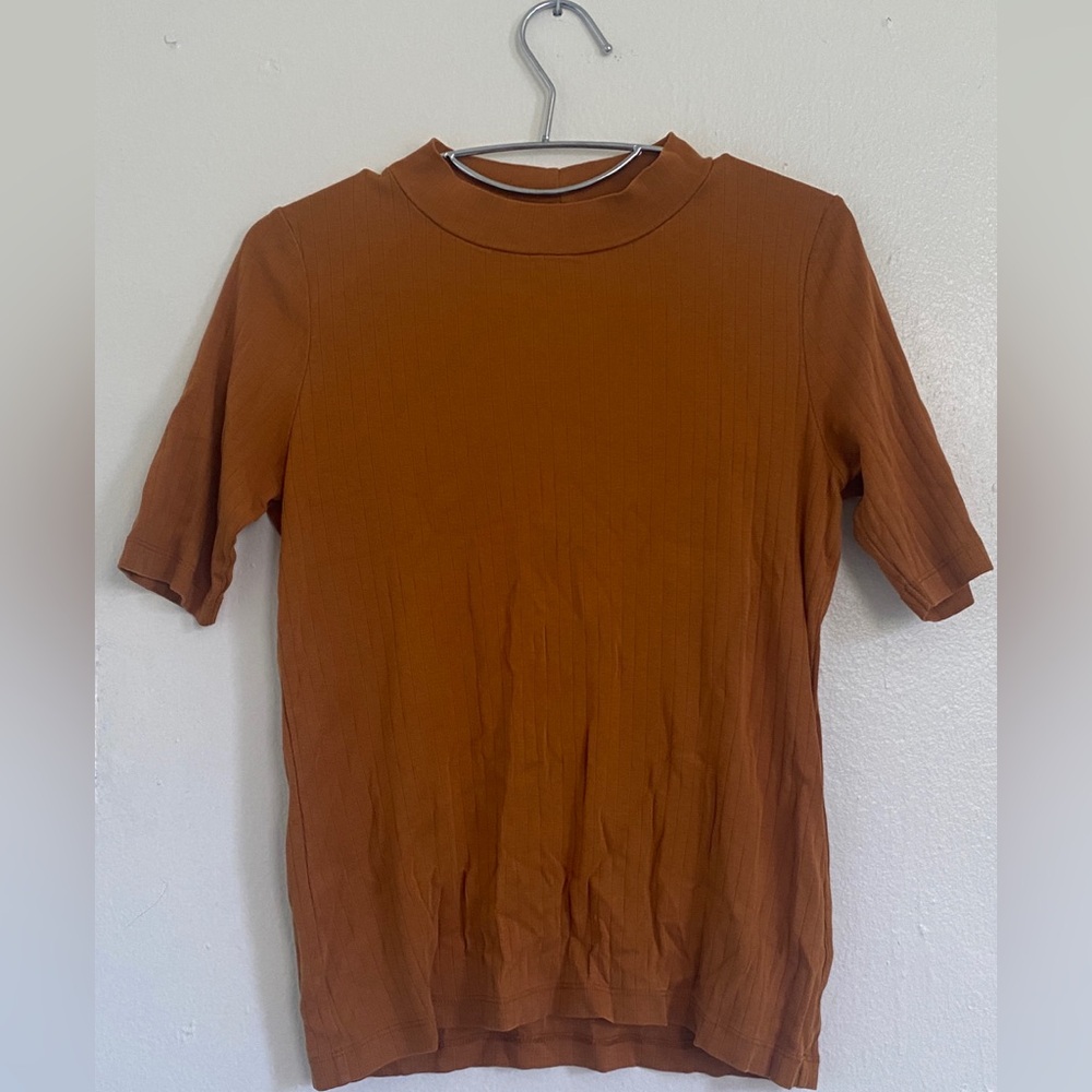 UNIQLO Half Turtleneck Short Sleeve Top